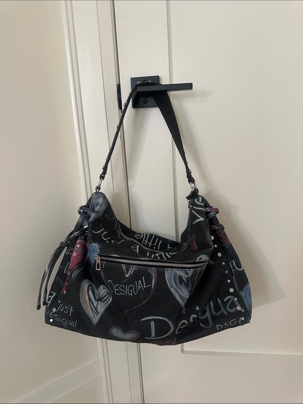Desigual Black Shoulder Bag with Chalk Heart Graphics - Picture 2 of 6